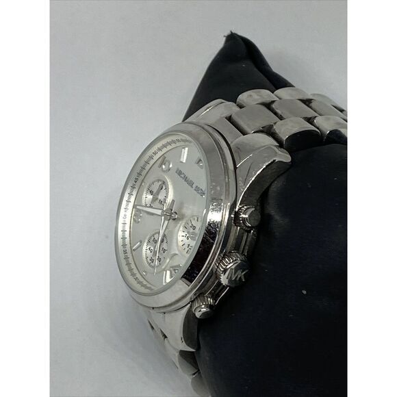 Michael Kors Runway MK5076 Womens Silver Stainless Steel Analog Dial Watch MP320 - Picture 4 of 12